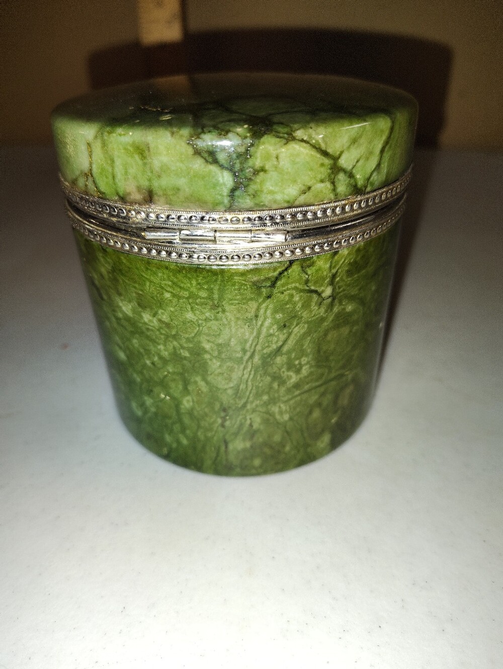 Vintage Green Marble or Alabaster Hinged Vanity Jar with Silver-Tone Beaded Trim - Picture 7 of 9